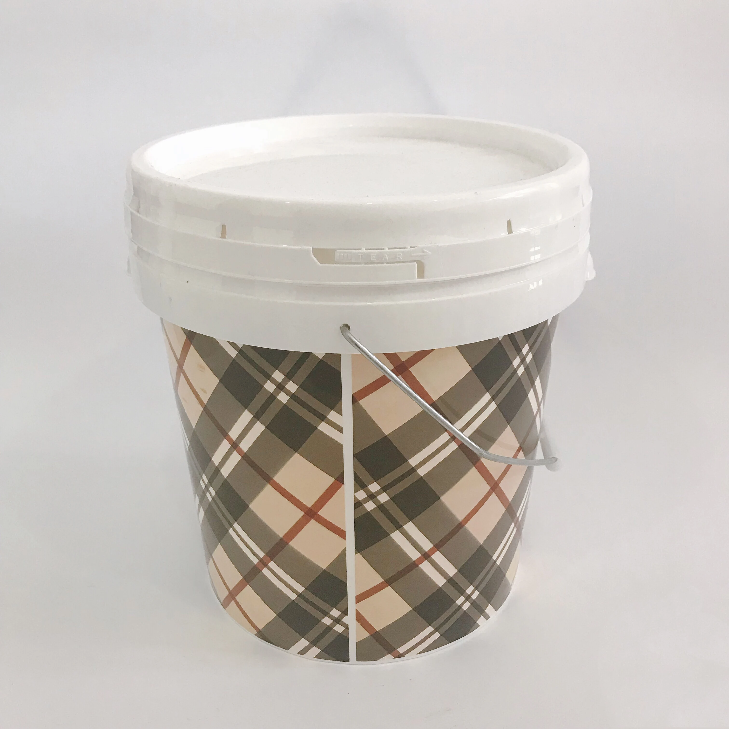 plastic pail with handle