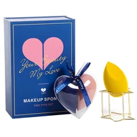 

Amazon Hot Selling Christmas Valentine Heart Shape Beauty Sponge 2pcs Holiday Gift Set with Blender Display Holder