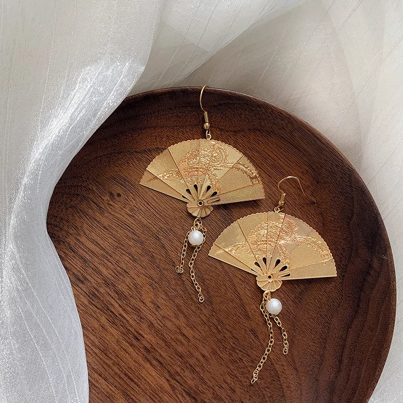 

2021 rhinenstone chinese carved fan swing soutache earrings women