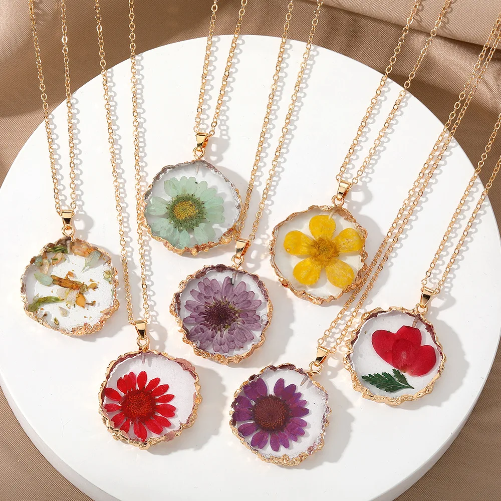 

Birthday Colorful Flowers Necklace Clear Resin Dry Flower Daisy Carnation Rose Flower Necklace For Gift
