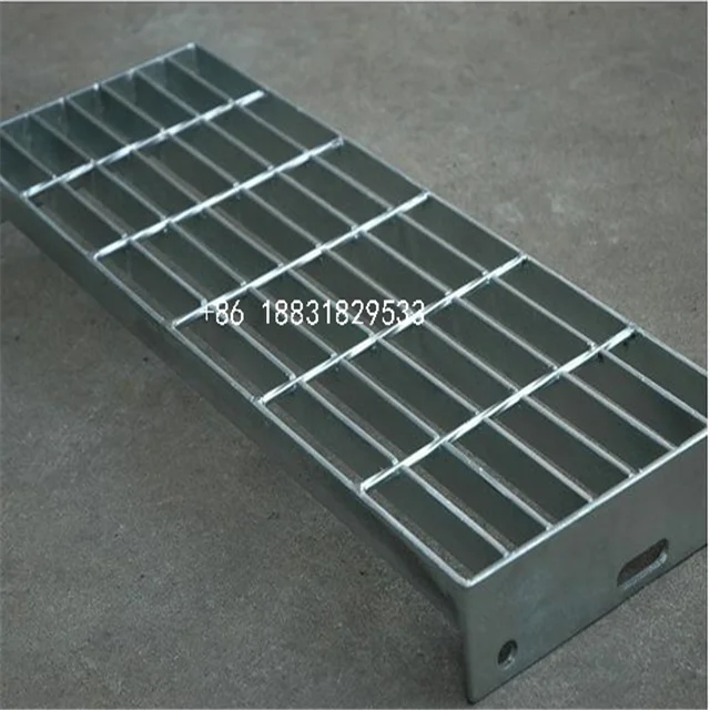 Ступеньки решетки. Steel grating Plate стальная решетчатая пластина. Ступень металлическая решетчатая. Решетка для ступеней металлическая. Металлическая решетчатая ступенька.