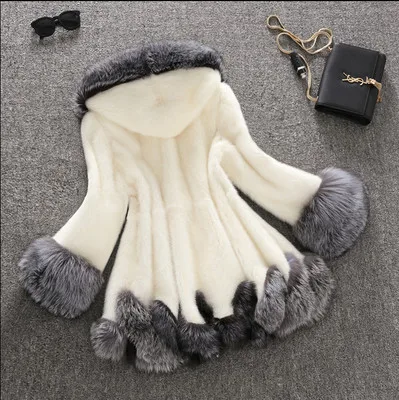 

2021 Fashion Casual long sleeve faux fur keep warm women coats winter and autumn Turndown Collar plus size women coat, White + black