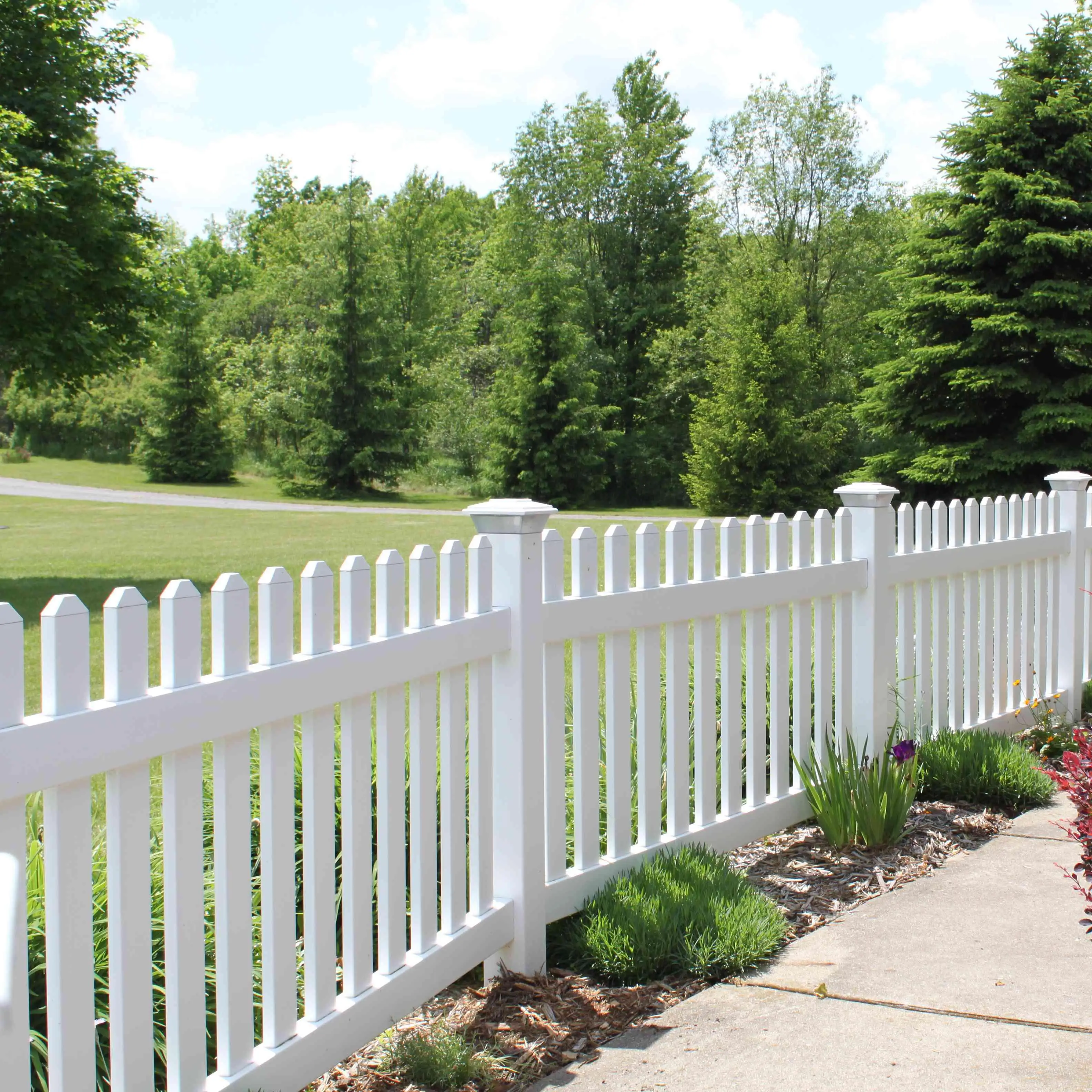 

2021 Amazon Hot Sale Fence Pvc Coated Ornamental Outdoor Yard Garden Vinyl Picket PVC Fence, Black, white, gray and brown or customized color
