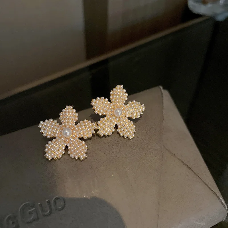

new statement pearl flower stud earring