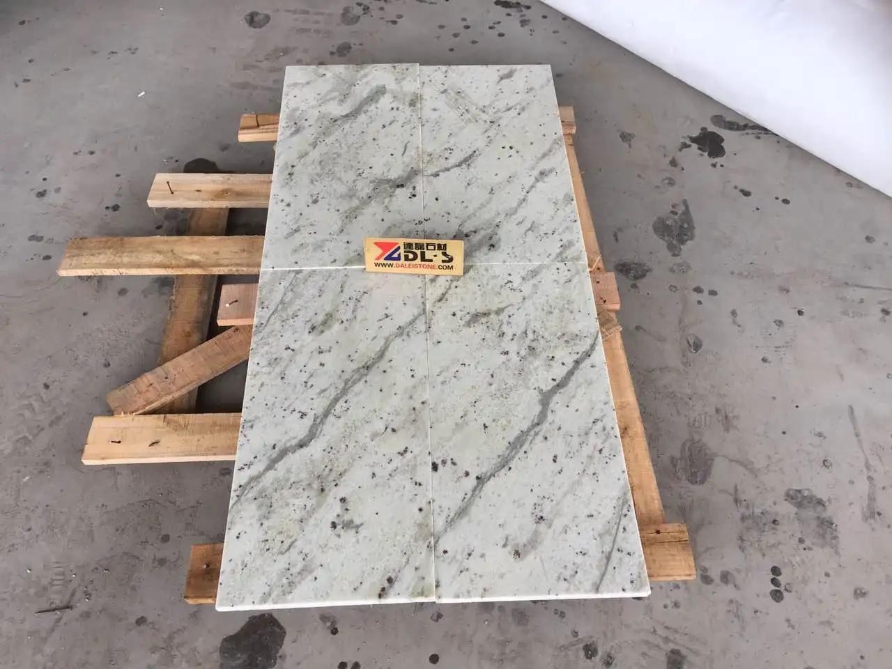 Sri Lanka Polished Andromeda White Granite Tile Slab Price For Kitchen