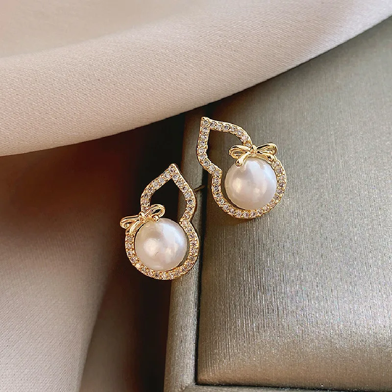 

New Fashionable Women's Stud Earrings Gourd Shape Hollow Crystal-studded 14k Gold Plated Pearl Earrings, Gold color