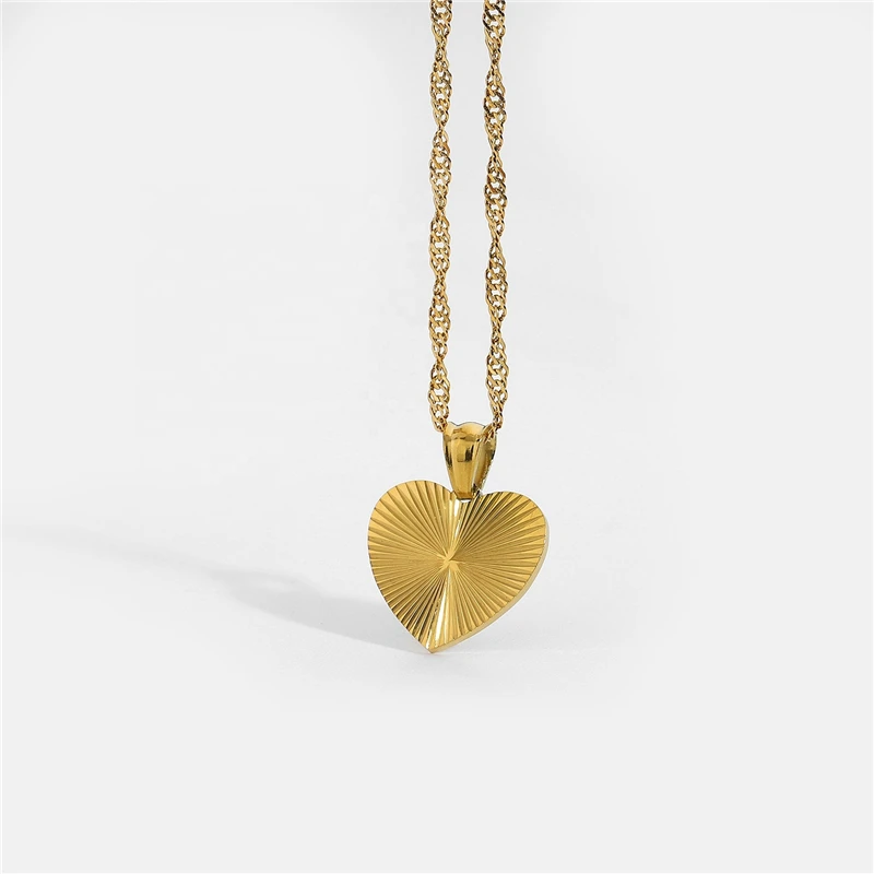 

Simple Retro Inspired 18k Gold Ip Plating Stainless Steel Heart Pendant Neckalces