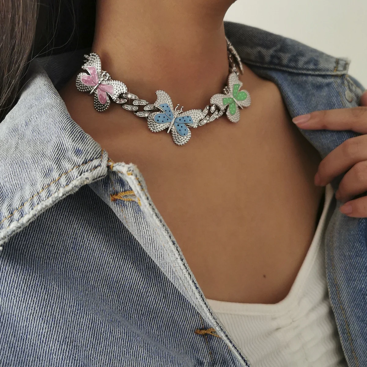 

Vintage Aesthetic Crystal Butterfly Pendant Choker Necklace Punk Luxury Rhinestone Miami Cuban Chain Necklace for Women Jewelry, Picture shows
