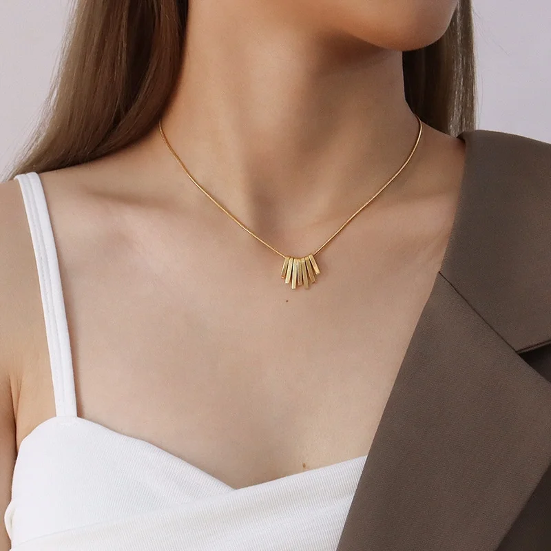

New luxury jewelry niche trendy chain 18K gold titanium steel necklace wholesale