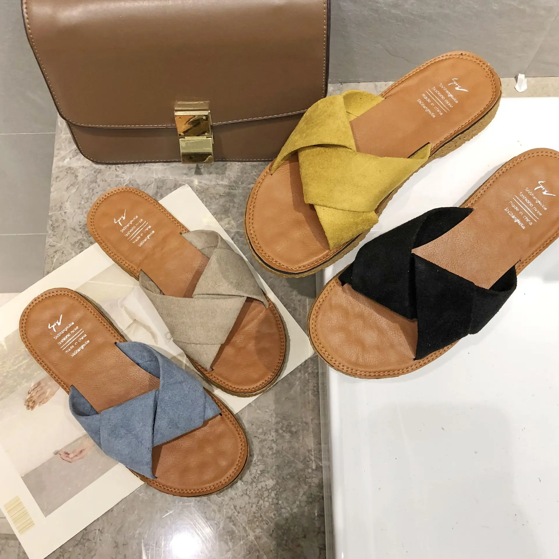 

2022 Summer new fashion flat casual outdoor plus size slippers slides popular women shoes