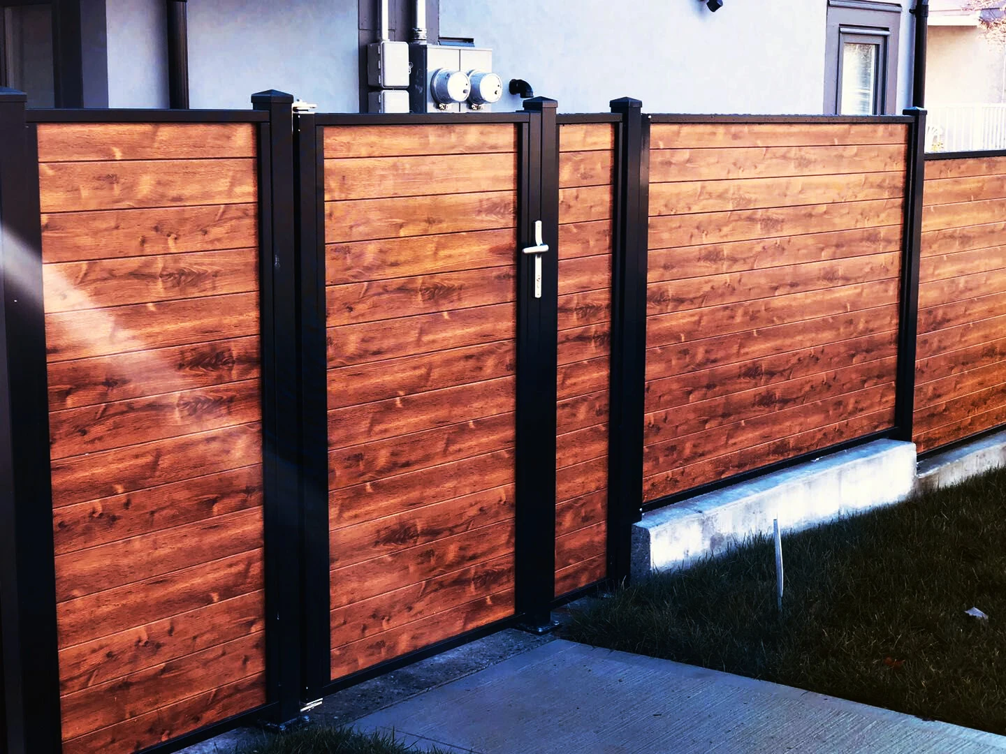 Customized Aluminum Wood Grain Slat Fence Barrier - Buy Modern Style ...