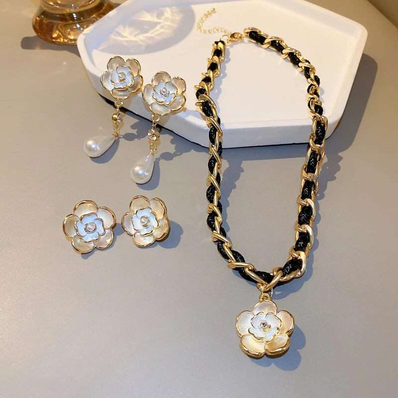

fashion flower chain leather necklace women