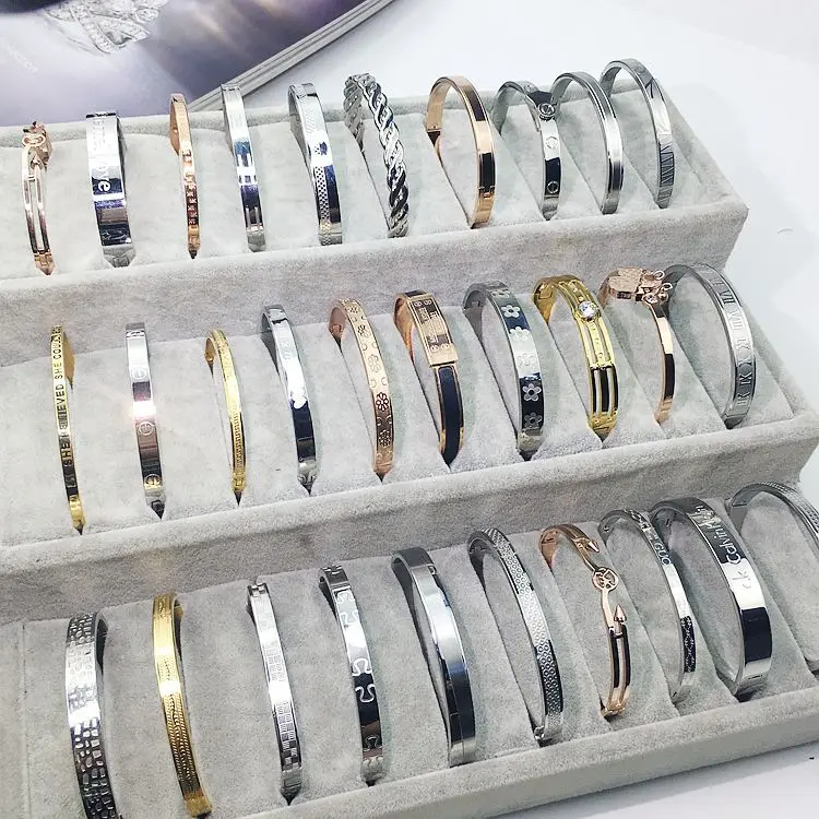 

Aug jewelry bracelet mixed wholesale titanium steel fashion full set of men and women stainless steel bracelet, Picture shows