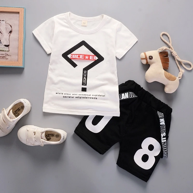 

[Spot] 0-5 years old boy suit Korean fashion round neck short sleeve cotton T-shirt + trend pants two-piece suit