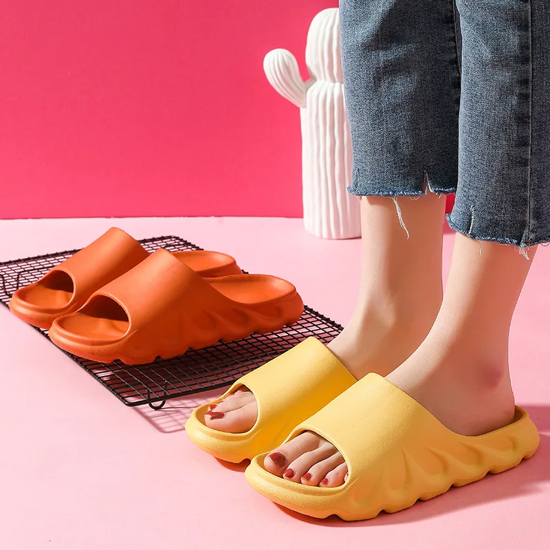 

Home Household Leaking Slippers Men Women Women Summer Indoor Outdoor Bathing Non-slip Bathroom Thick-soled House Shoes Slippers, As shown in figure