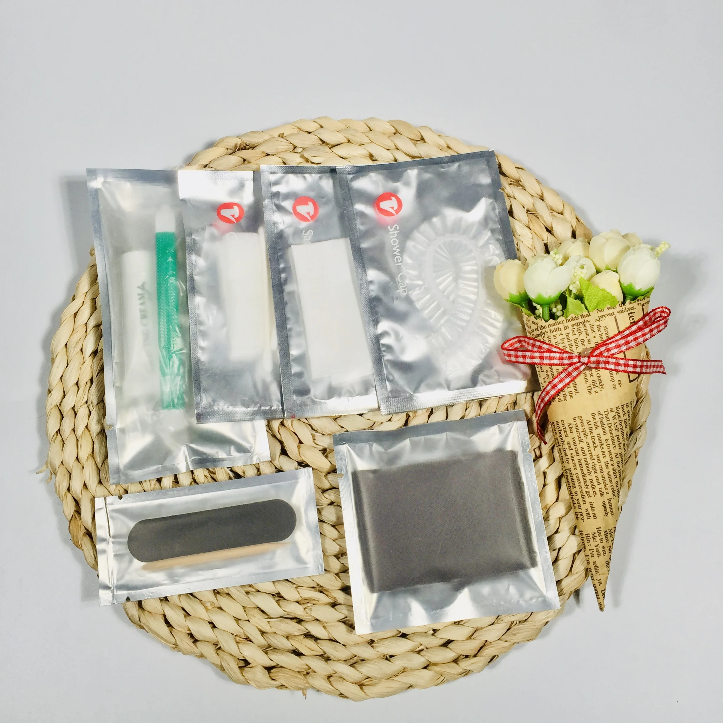 
High Quality Airline Comfort Kit Travel Amenity Personal Care Kit Customized Logo /Luxury Cheap Hotel Amenities 