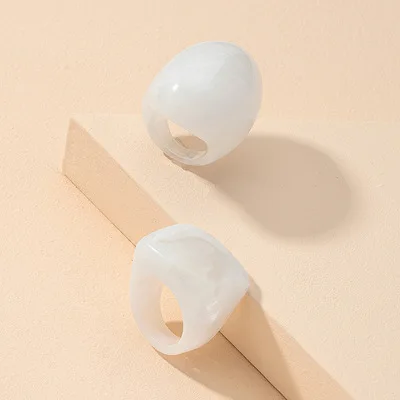 

2021 New Designs European and American Summer Fashion Accessories Wholesale 2 White Wide Resin Rings Set