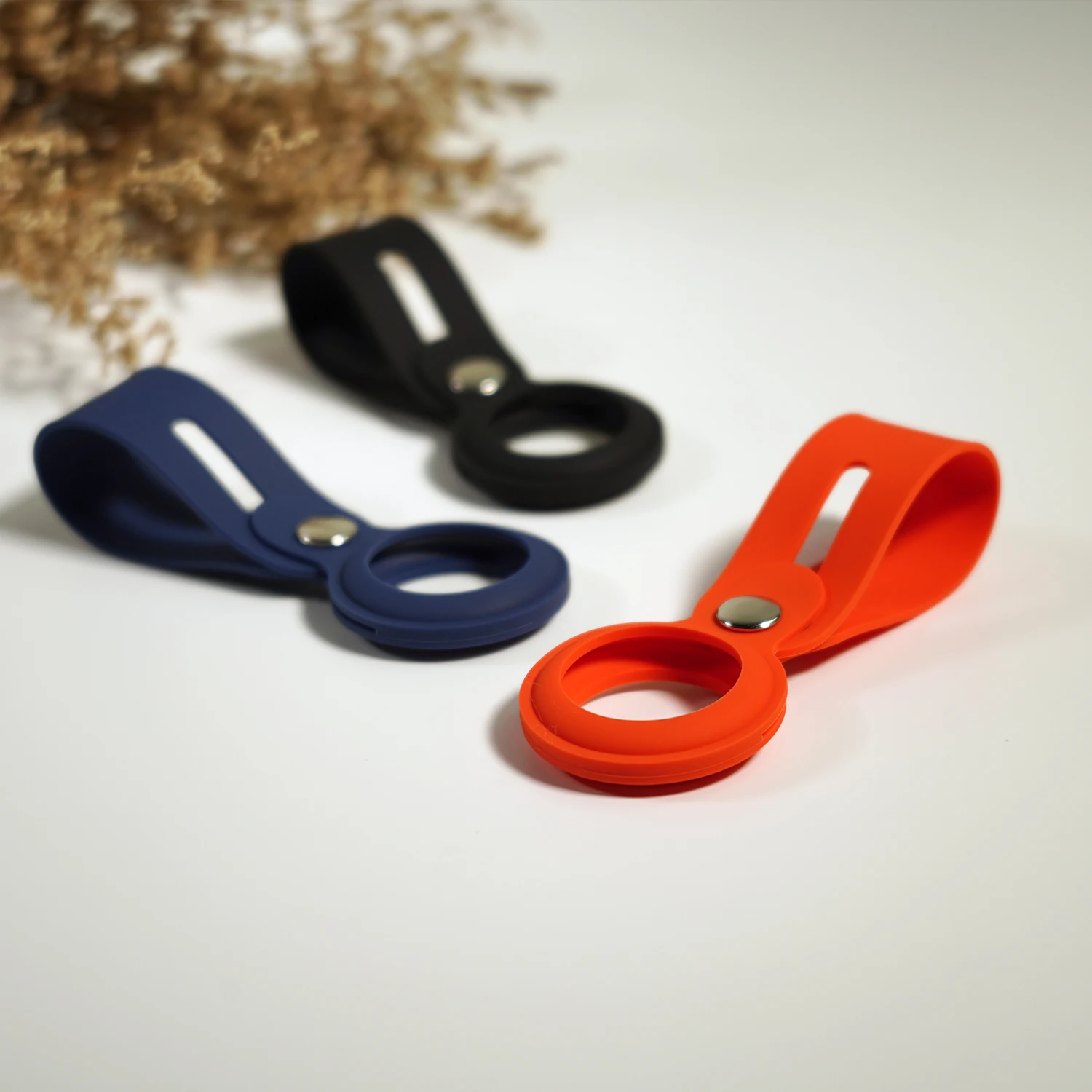 

For airtags scratch-proof keyring holder cover silicone case for apple airtag locator silicone case loop protective sleeve, 8 colors