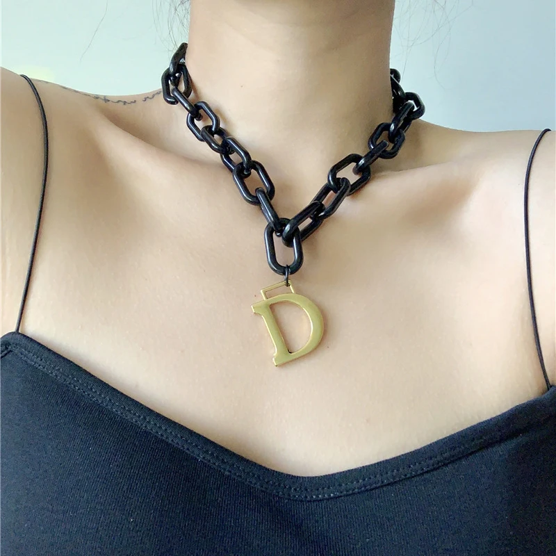 

Hip Hop Exaggerated Acrylic Black Thick Chain Necklace Metal Letter B Pendant Necklace Fashion Women Clavicle Chain