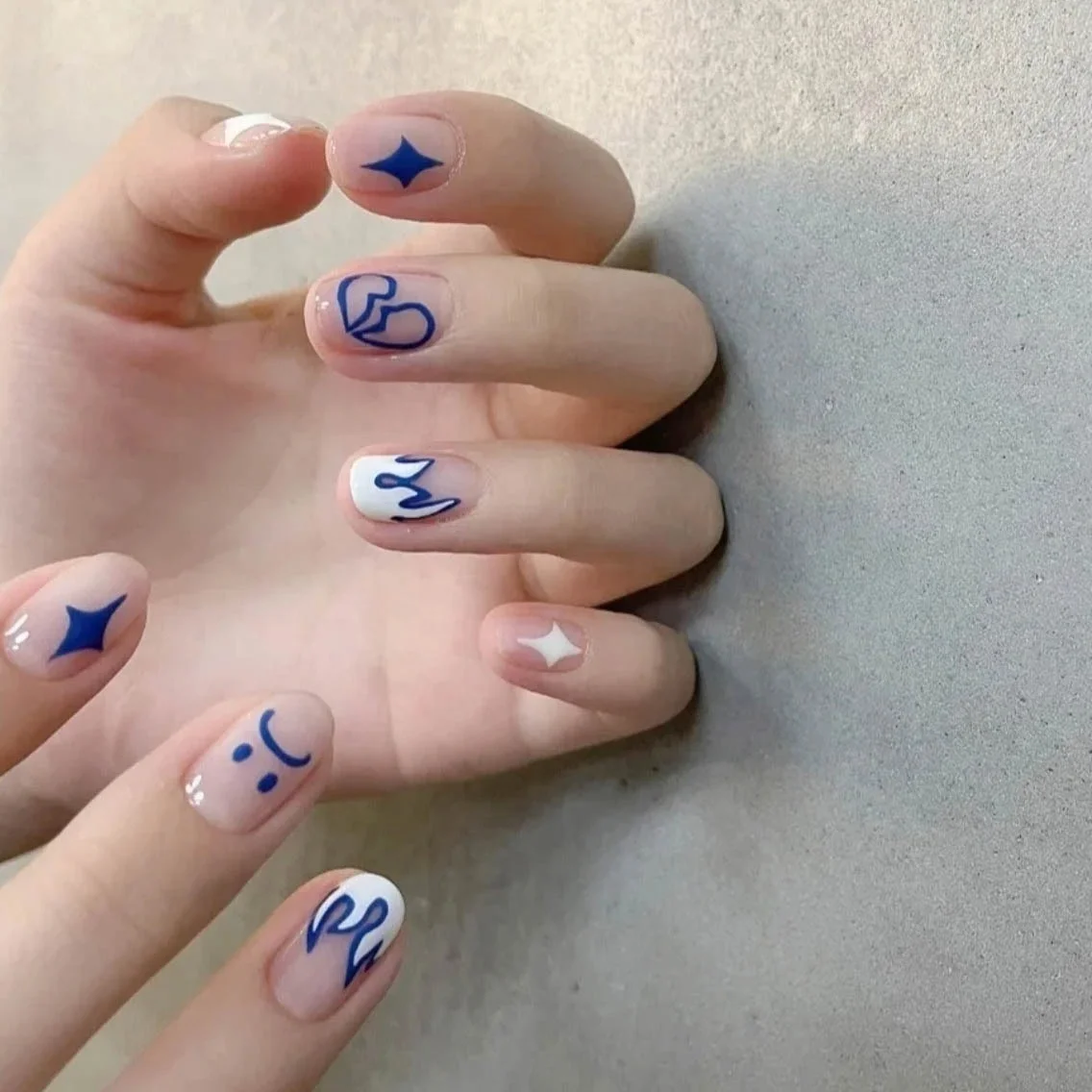 

Sale Hot 24 pcs Per Box High Quality Fashion Blue Graffiti Nails Artificial Nail Art Tips Detachable Fake Nails