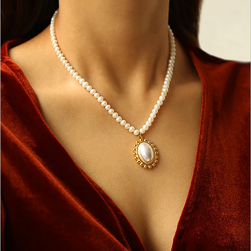 

Charare Vintage luxury palace pendant choker beaded pearl necklace for women, White