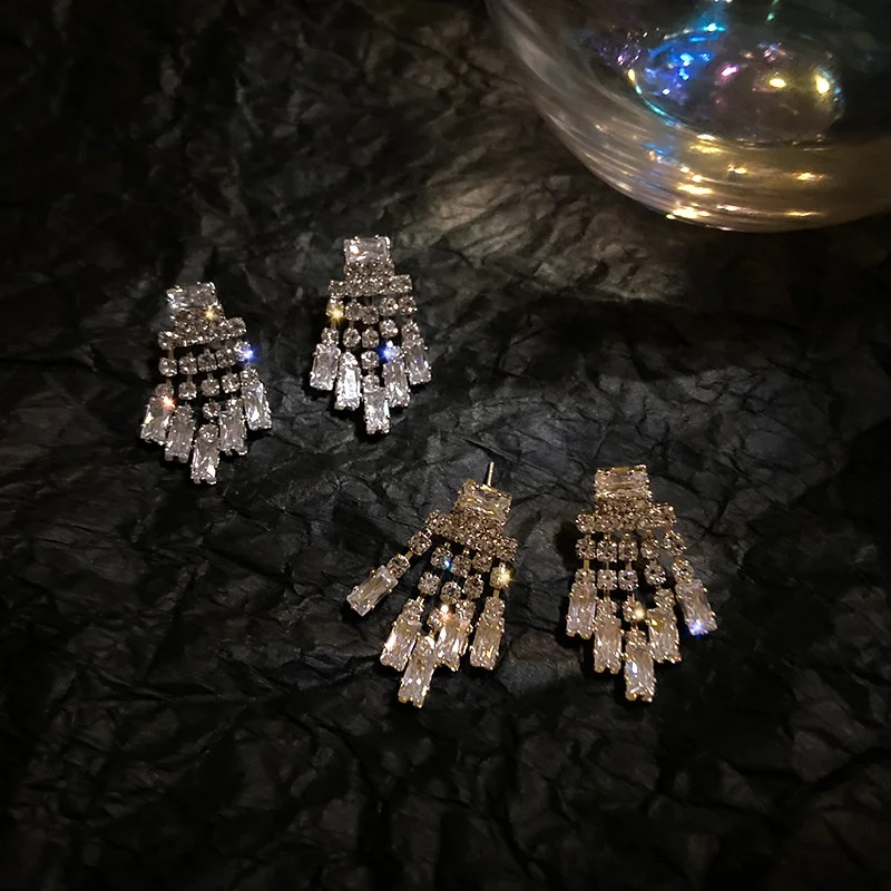 

New Fashion Rhinestone Dangle Drop Earrings Hanging Crystals Chain Tassels Fine Jewelry Accessories For Women, Picture shows