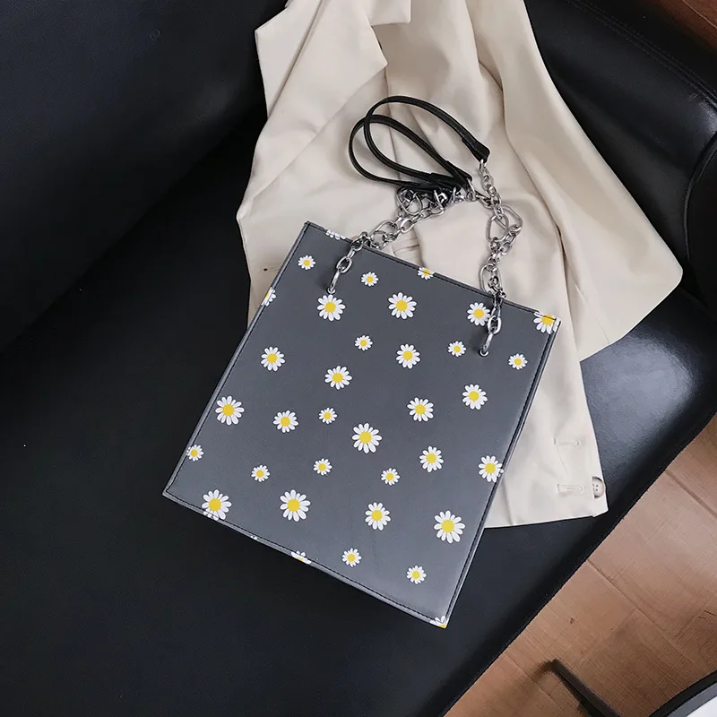 

2020 Fashion Embroidered Summer Daisy Small Handbag, As the photos