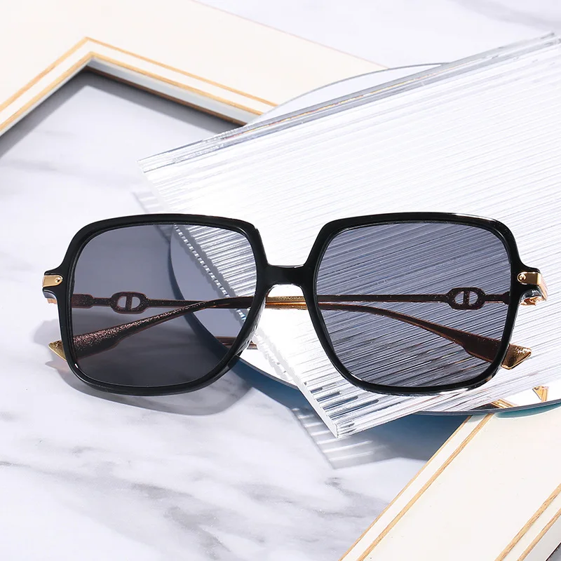 

DCOPTICAL 2021 Retro Square Overside Shades Full Rim Metal Temple Women Men UV400 Whosale Sunglasses