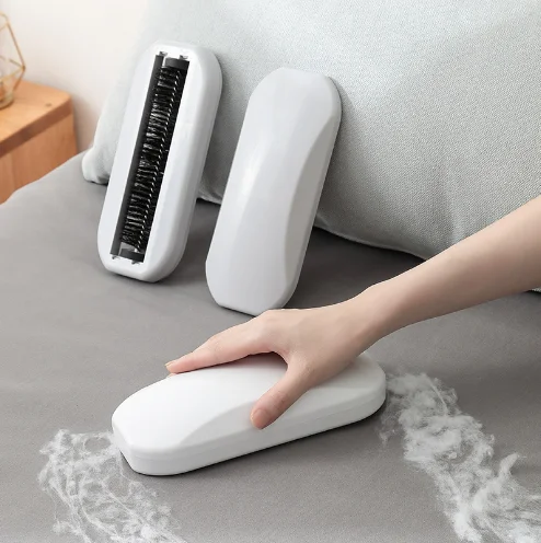 

2022 New Multi functional Manual Rolling Sofa Hair removal dusting Cleaning Brush Bed De-hairing Brush without USB OR Battery