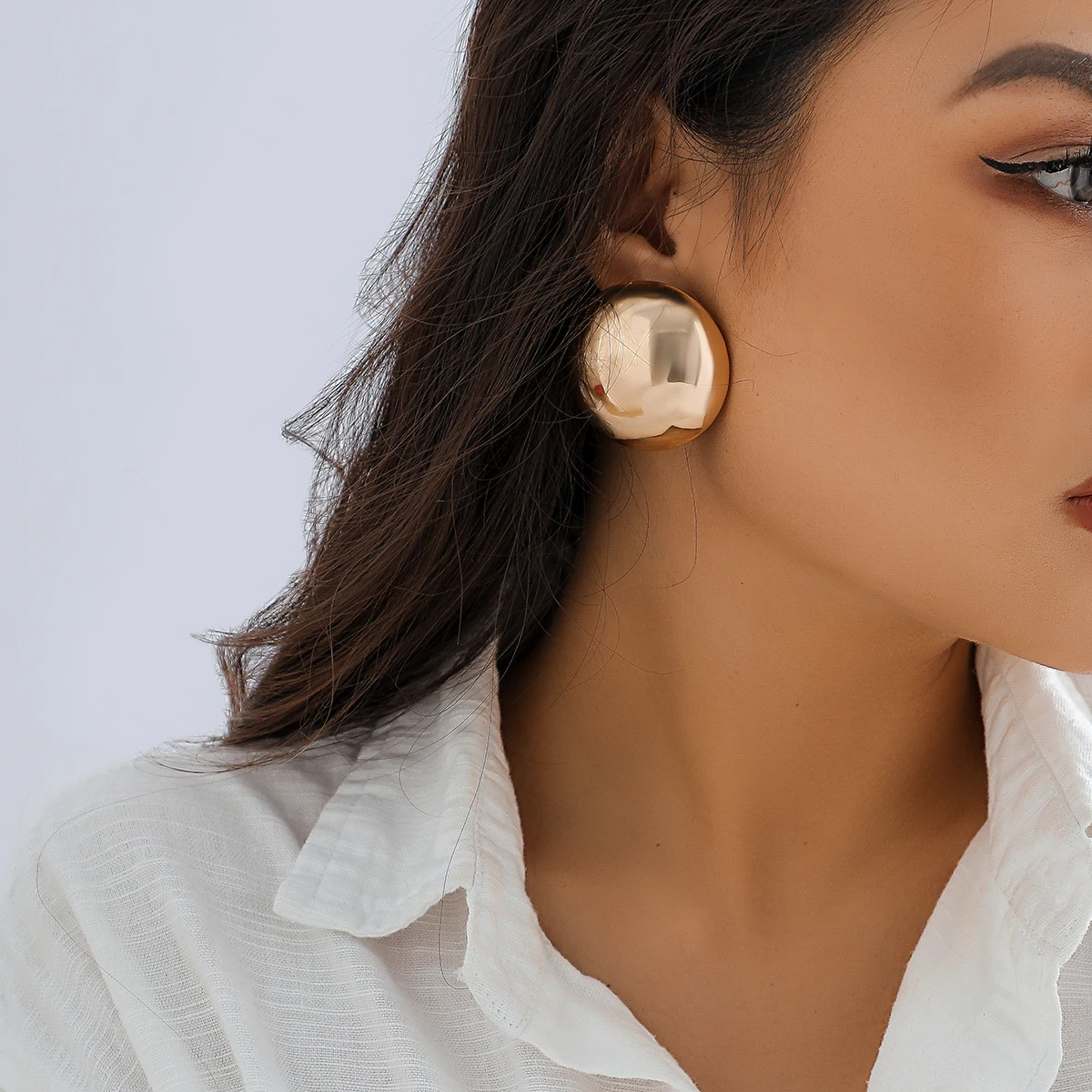 

SHIXIN Punk Smooth Round Big Ball Metal Stud Earrings for Women Classic Vintage Gold Color Pierced Earrings Steampunk Jewelry