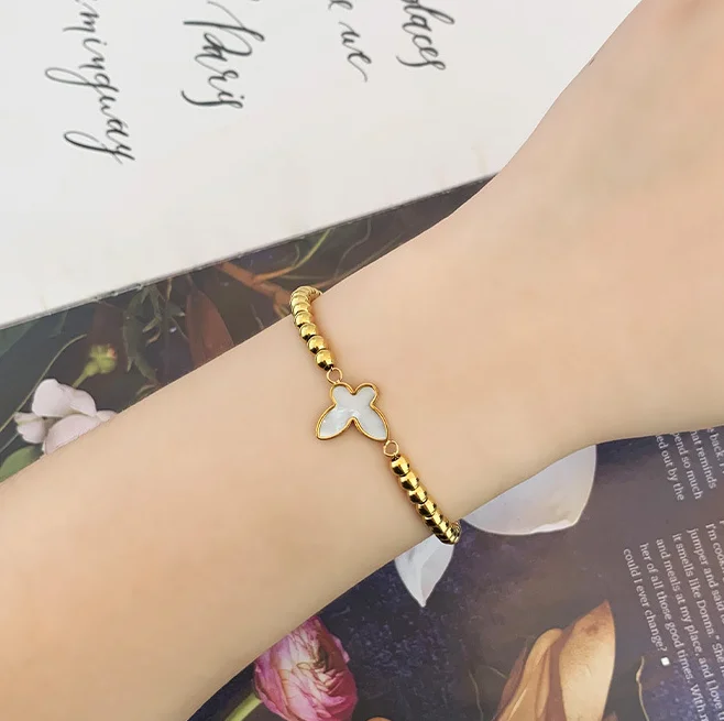 

Korean pearl white shellfish butterfly bracelet titanium steel plated 18K gold color round pearl chain natural fritillaria