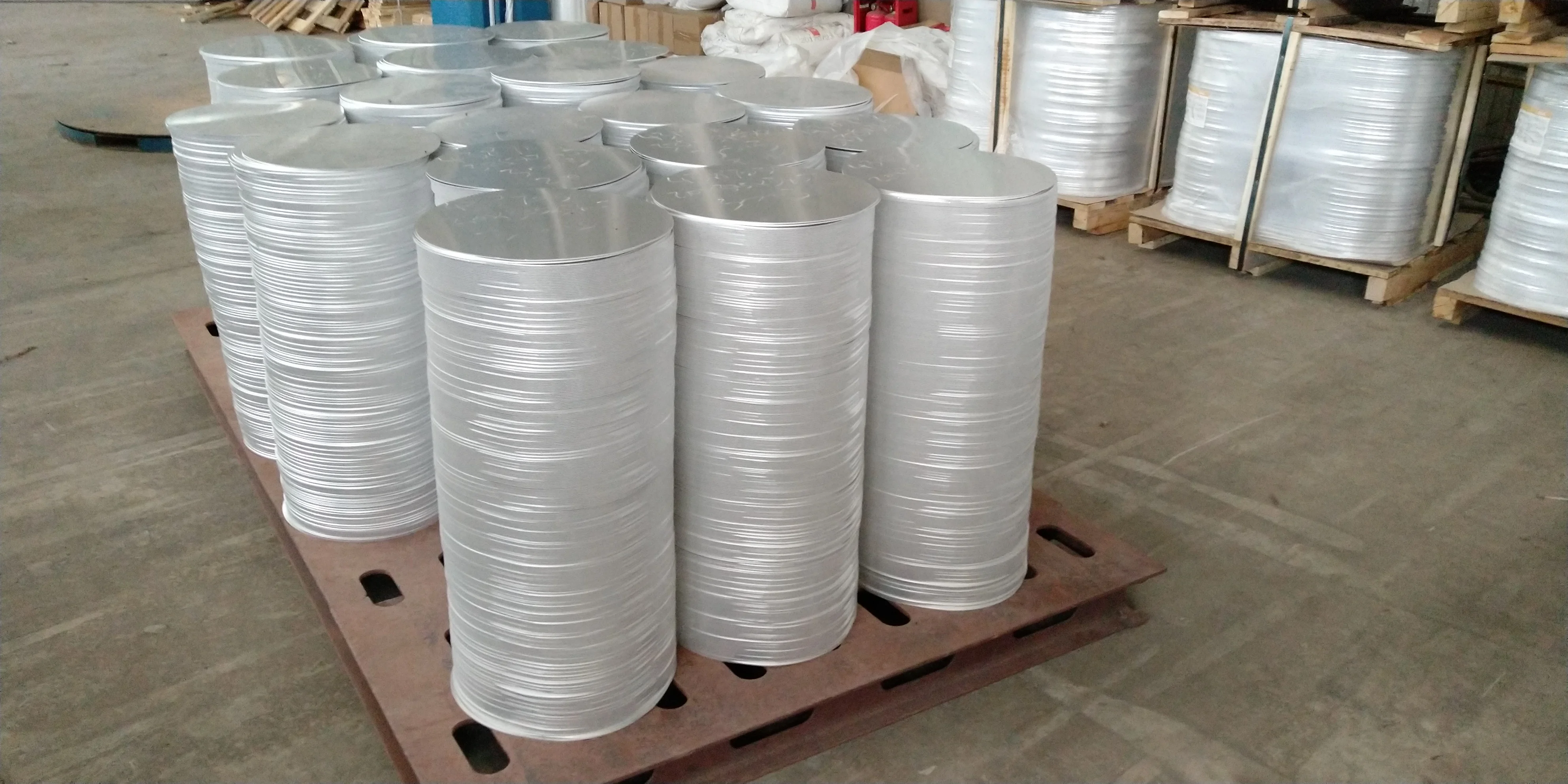 中国制造的不粘圆铝圈圆盘