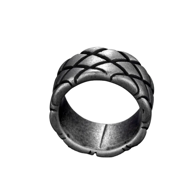 

Crow new jewelry wholesale factory fashion ring trend men's ring prismatic retro silver titanium steel titanium steel ring