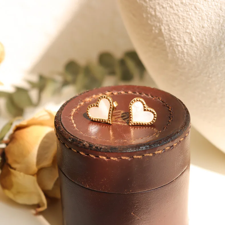 

Shangjie OEM aretes Fashion Women Titanium Gold Plated Earring Pearl Shell Earrings Heart Stud Earrings, Gold,titanium