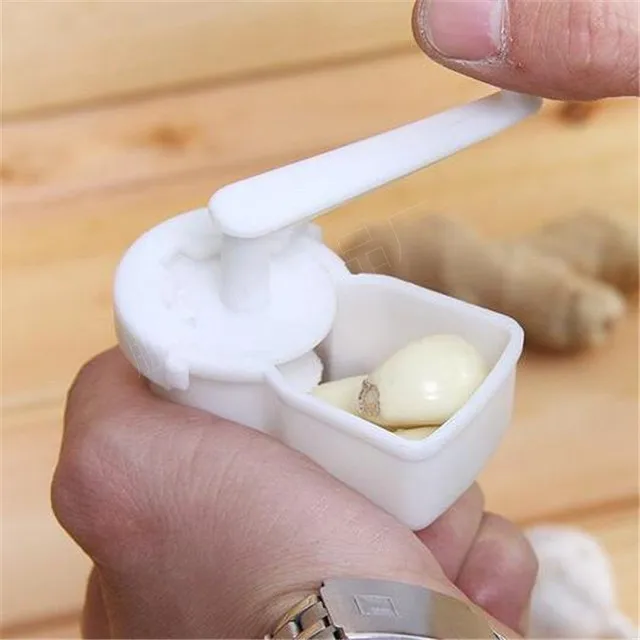 

DD062 Hand Shake Vegetable Cutter Kitchen Accessories Minced Herb Grinder Mill Garlic Ginger Chopper Twist Garlic Grinder, White