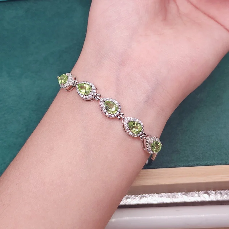 

Fashion Exquisite Water Drop Bracelet Inlay Green Cubic zircon Simplicity Jewelry For Women Wedding Engagement Anniversary, Picture shows
