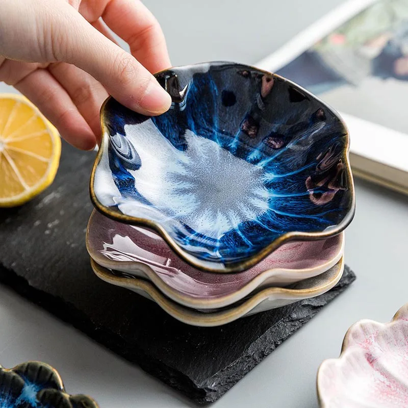 
Amazon Hot Selling porcelain food dish small soy sauce dipping flower shaped ceramic dish 