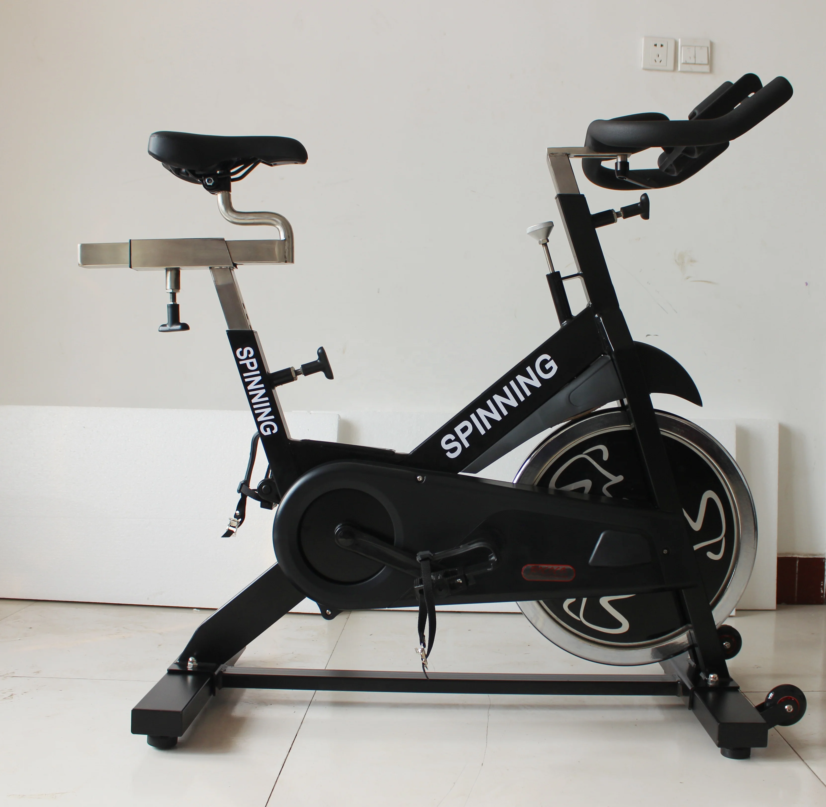 

New design hot sale Cardio Gym Fitness Equipment commercial exercise spinning bike, Choosable