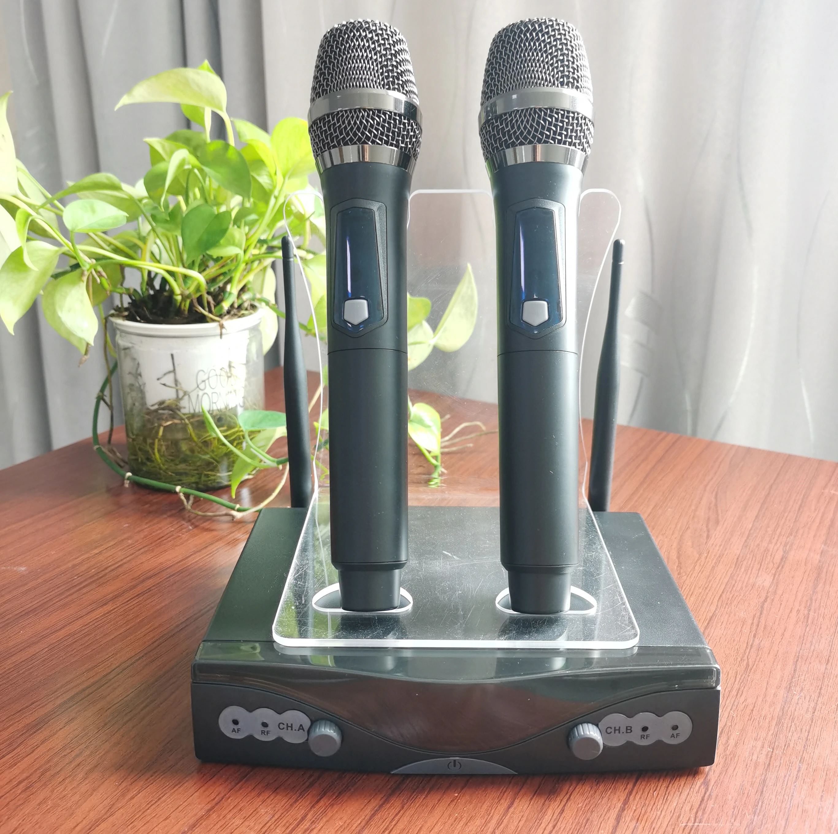 

Wireless Microphone for Phone Wireless Microphone with Recording Singing Studio Recording Handheld Microphone