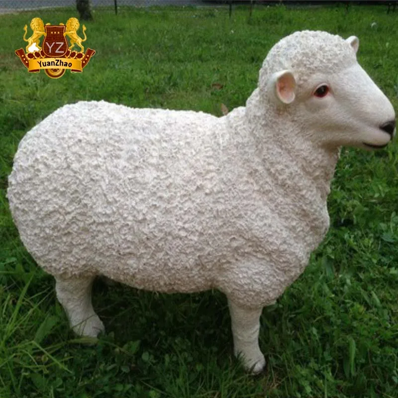 Овца стоит. Suffolk Sheep. Овечка стоит на конфетке.