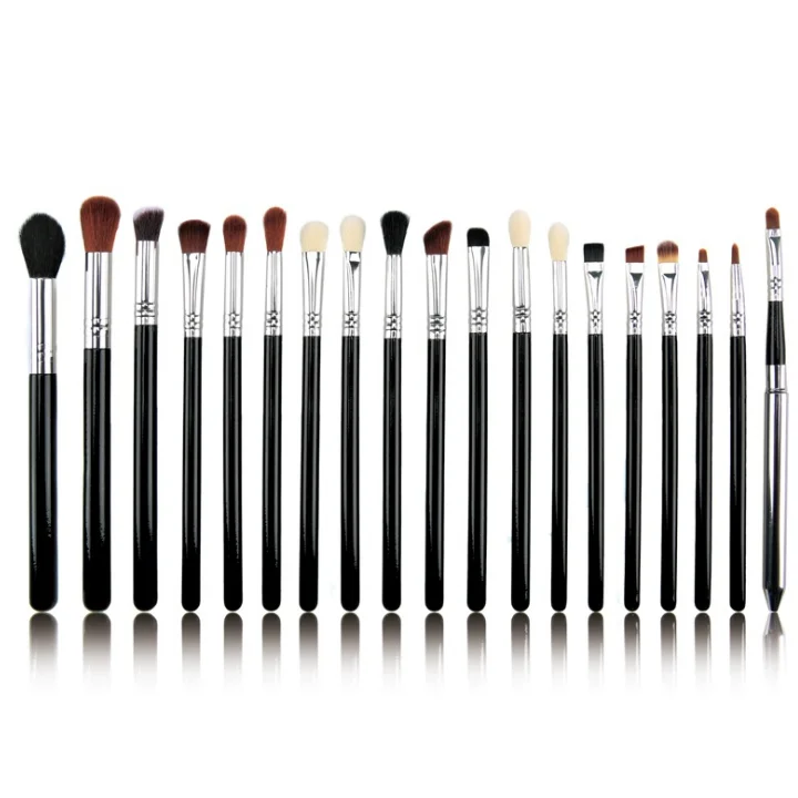 
New Eyeliner Halo Dyed High Gloss Eye Shadow Brush Beauty Makeup Brush Set 