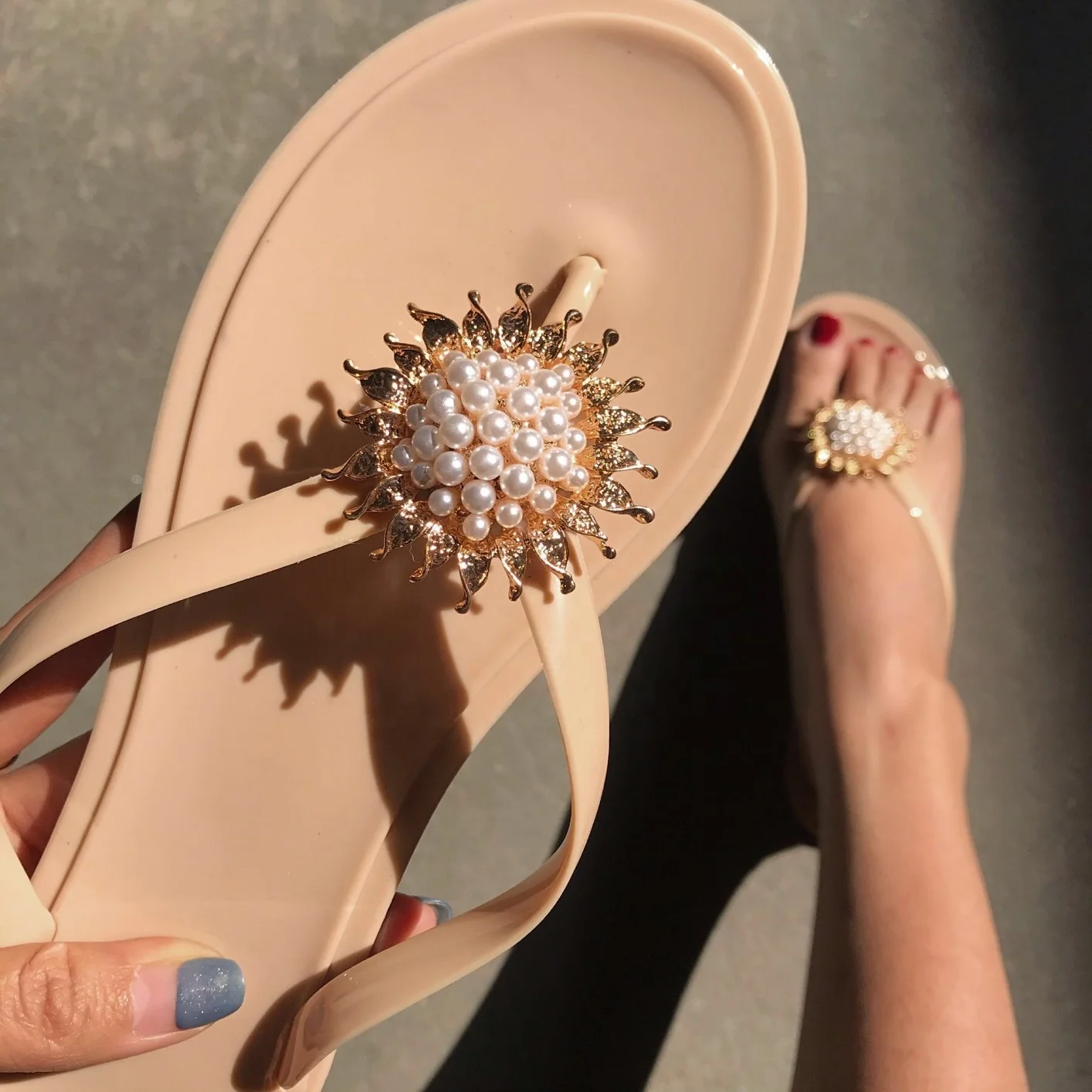 

2021 New Jelly Flip Flops Comfortable Ladies Slippers Summer Clear PVC Jelly Sandals For Women