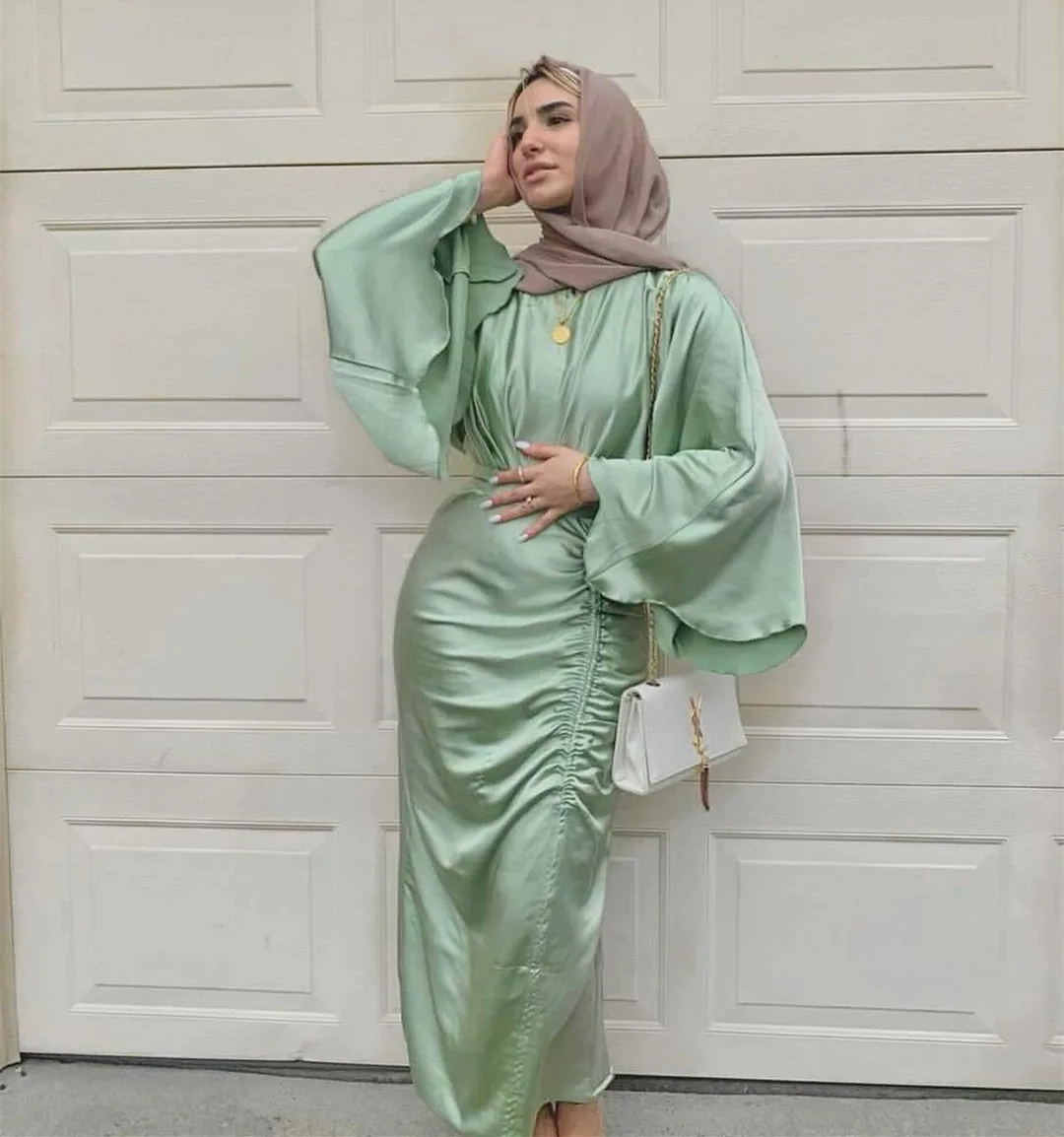 

RTS 2022 Fashion Satin Daily Muslim Women Long Hijab Dress Prayer Garment Jilbab Abaya Long Khimar Gown Abayas Islamic Clothing