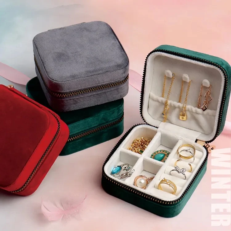 

Classic Square Small Travel Jewellery Case caja de joyeria Flannel Earring Storage Organizer Soft Long Fur Velvet Jewelry Box