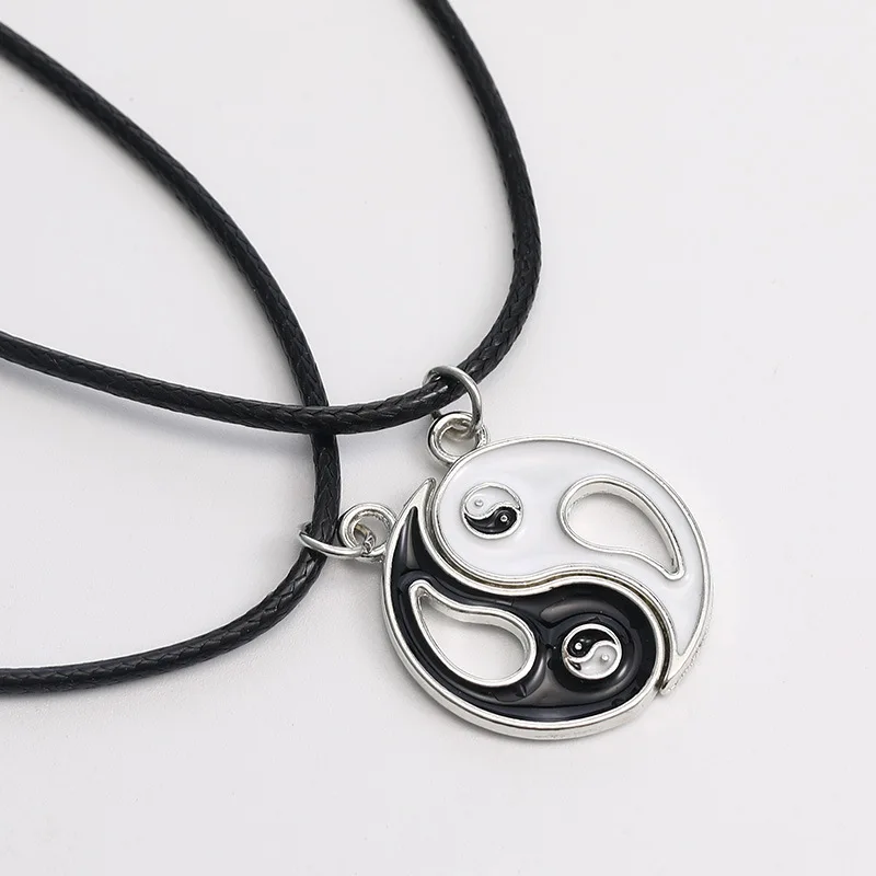 

Wholesale Black And White Enamel Yin Yang Gossip Pendant Lovers Necklace Leather Rope Necklace