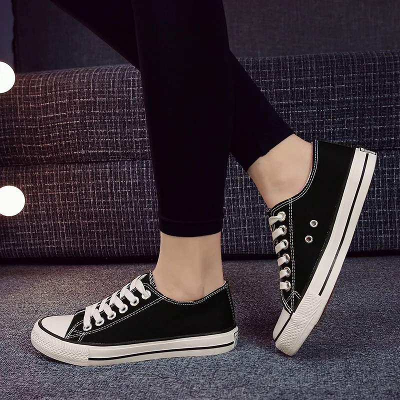 

2020 Spring and Autumn Men Low-cut Flat Casual Shoes Lace-up Flat Canvas Shoes Pure white Casual Shoes, As pic