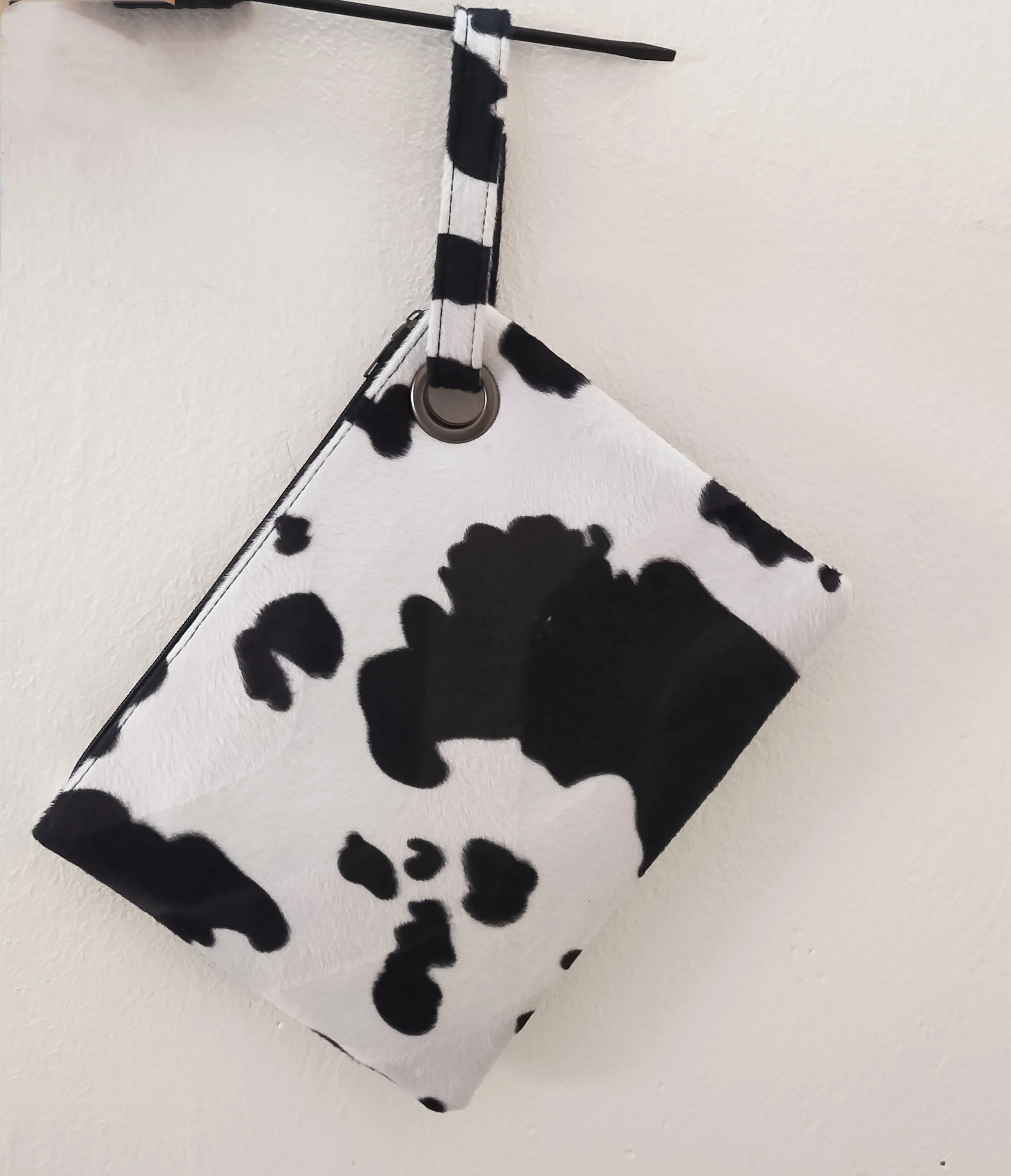 

Free samples support OEM new cow hair texture cow pattern handbag with bracelet fashion simple white brown