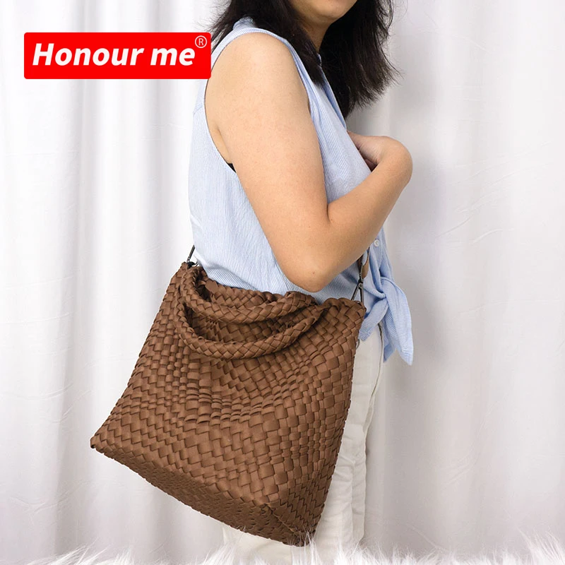 

2022 HONOUR ME Winter And Spring Cross Body Weave Beach Tote Bag Hand Make Knitted Tote Bag Woven Neoprene Bag