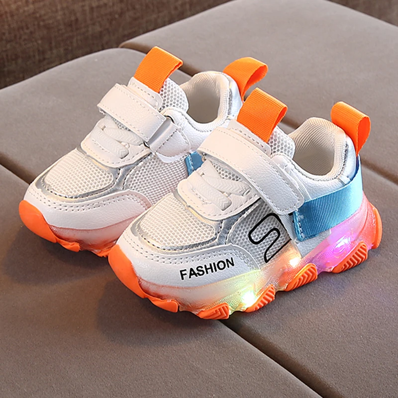 

2020 new kids shoes with flashing lights in the sole