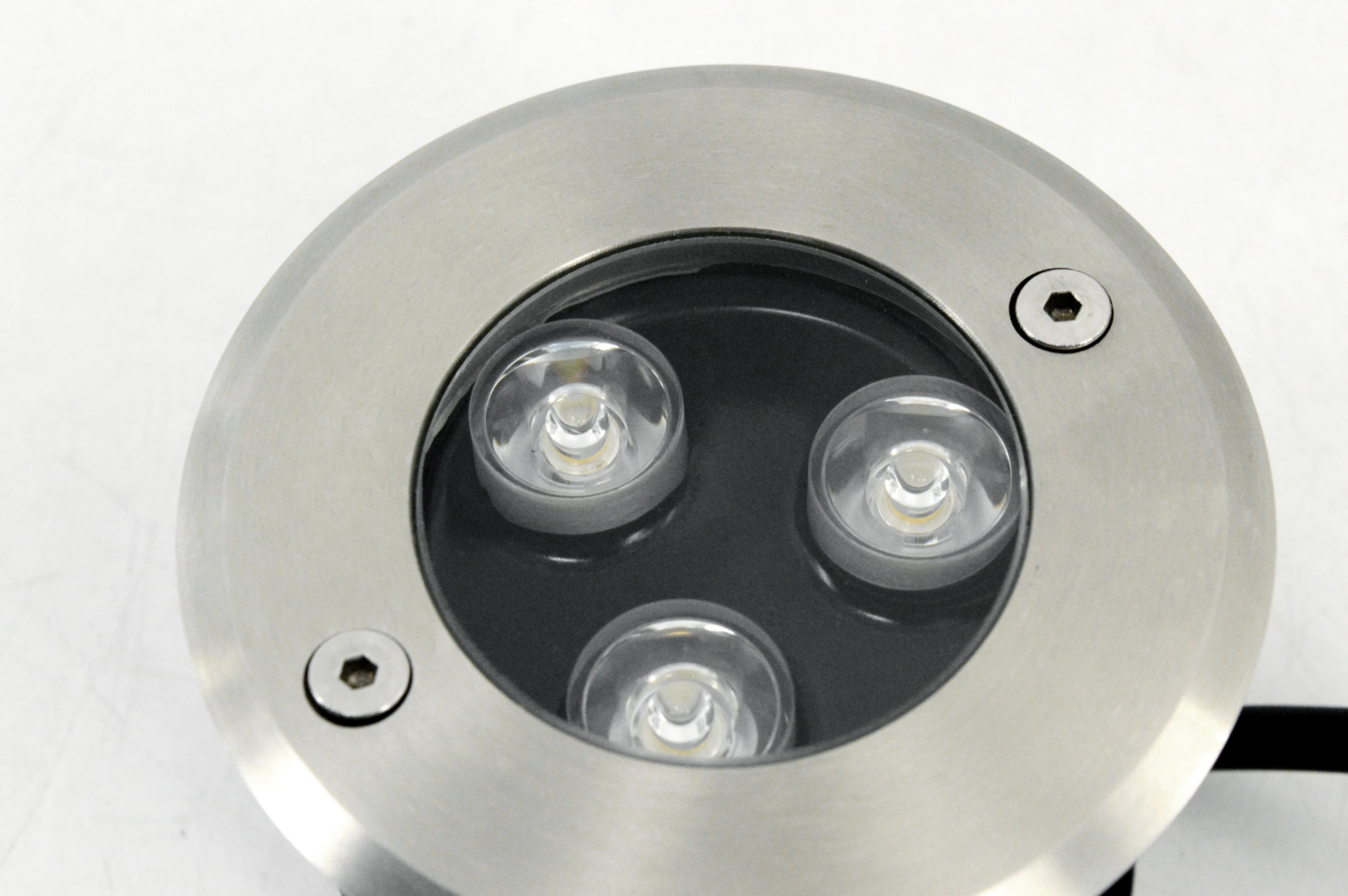 sl-gr1d-led-inground-light-faceplate-hex-screws-leveling